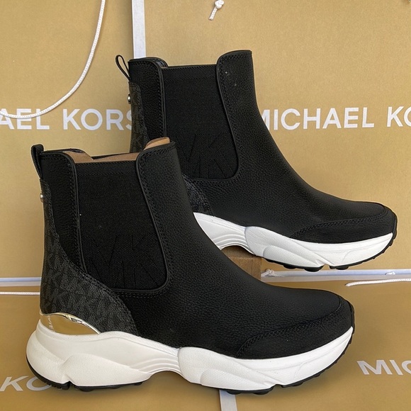 Michael Kors Katrina Bootie Tumbled Leather 49R2KAFE5L
Black - Picture 2 of 16